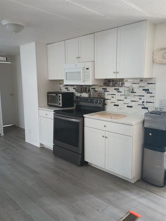 For Sale: $132,000 (3 beds, 1 baths, 1290 Square Feet)