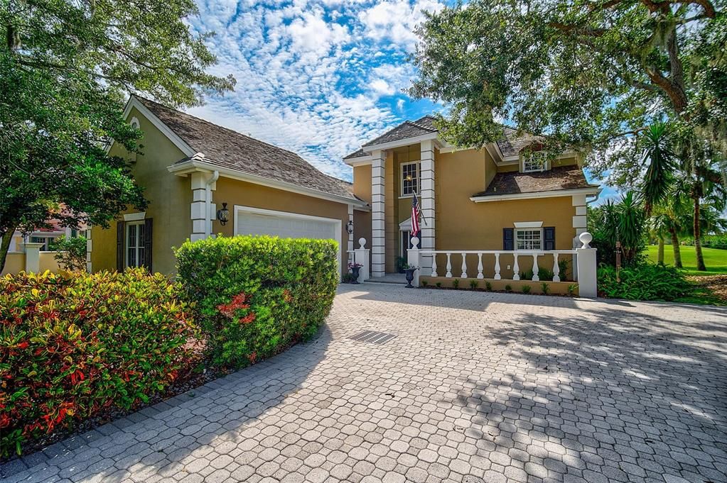 Recently Sold: $775,000 (3 beds, 2 baths, 2591 Square Feet)