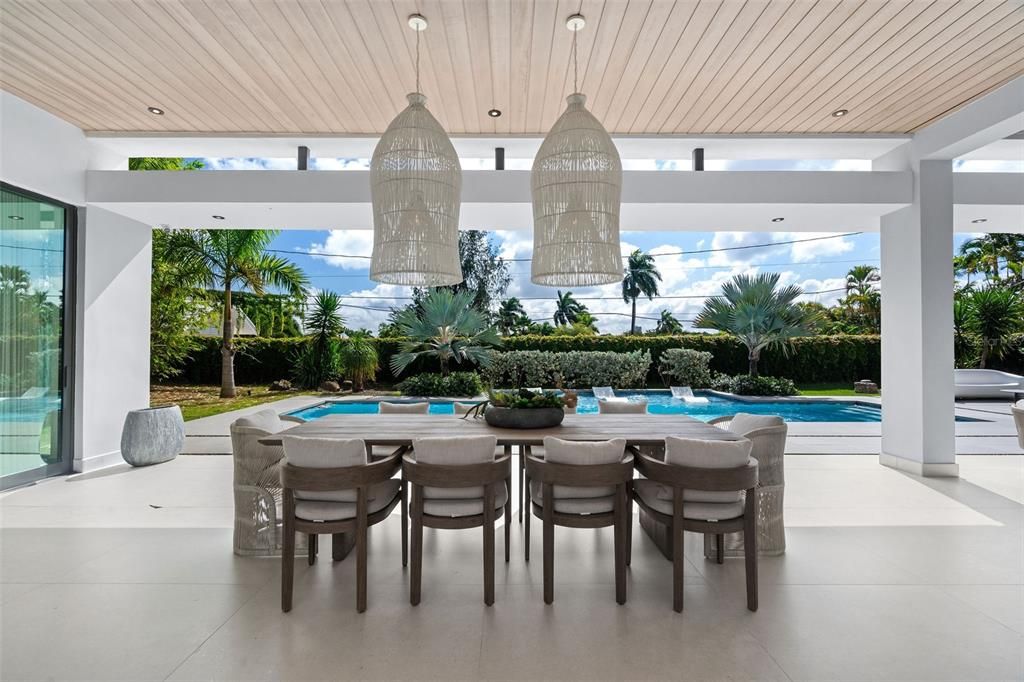 Recently Sold: $4,500,000 (5 beds, 5 baths, 5973 Square Feet)