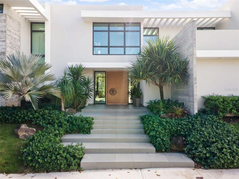 Recently Sold: $4,500,000 (5 beds, 5 baths, 5973 Square Feet)