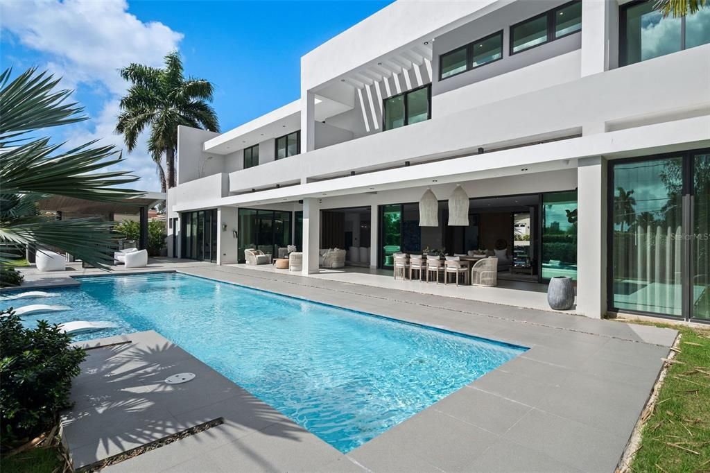 Recently Sold: $4,500,000 (5 beds, 5 baths, 5973 Square Feet)