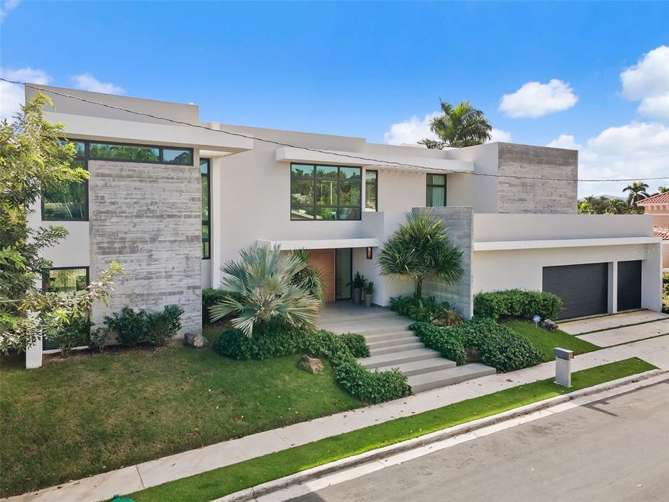 Recently Sold: $4,500,000 (5 beds, 5 baths, 5973 Square Feet)