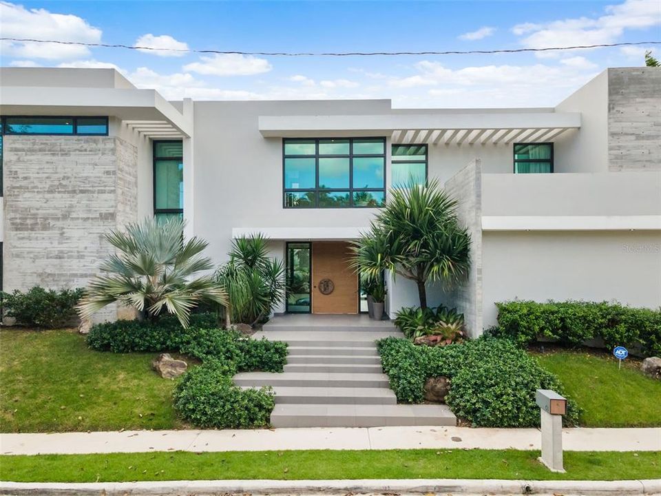 Recently Sold: $4,500,000 (5 beds, 5 baths, 5973 Square Feet)