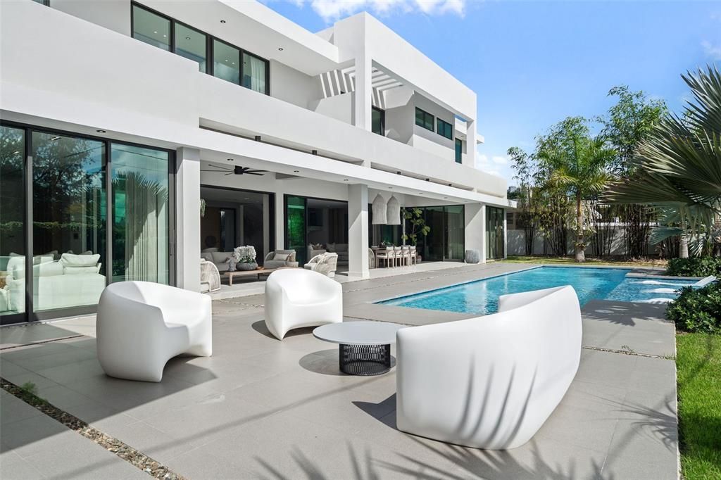 Recently Sold: $4,500,000 (5 beds, 5 baths, 5973 Square Feet)