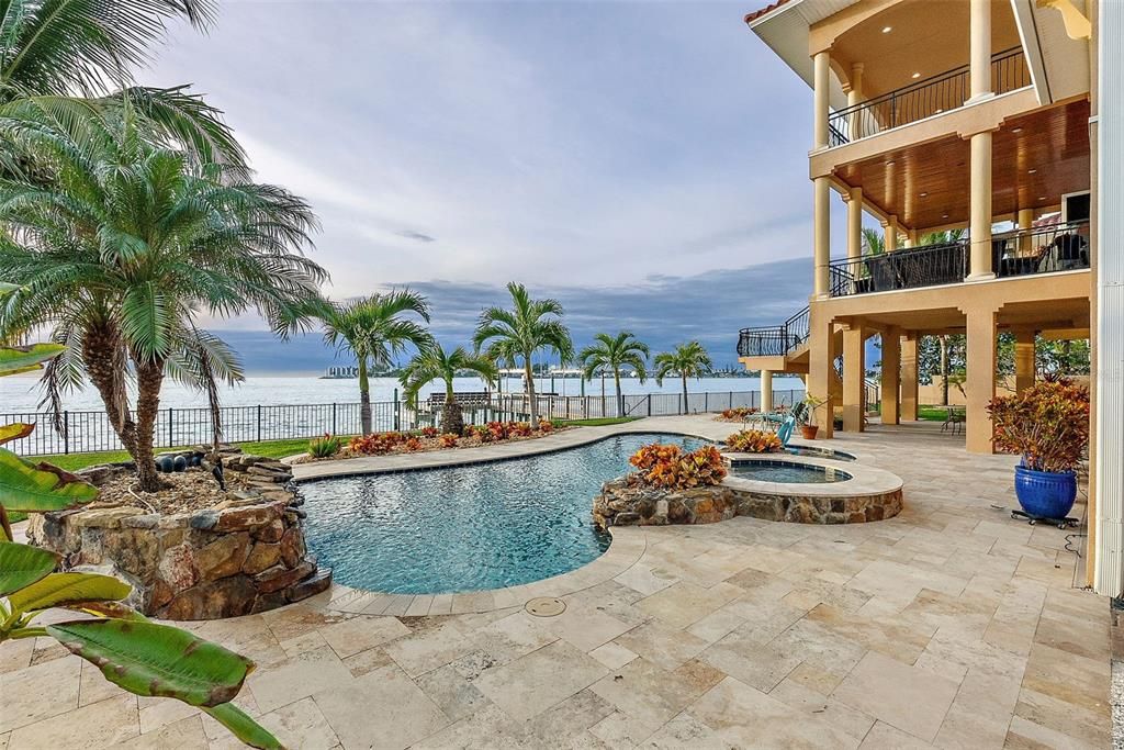 Recently Sold: $7,250,000 (4 beds, 4 baths, 5275 Square Feet)