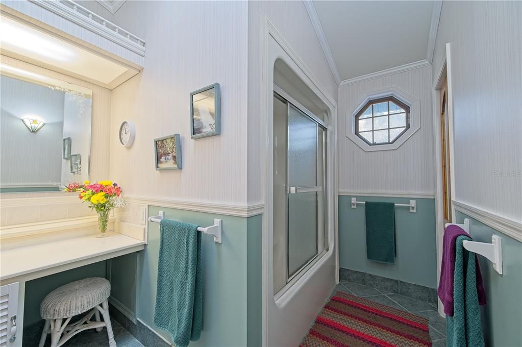 Upstairs Bath with Vanity and Tub/Shower