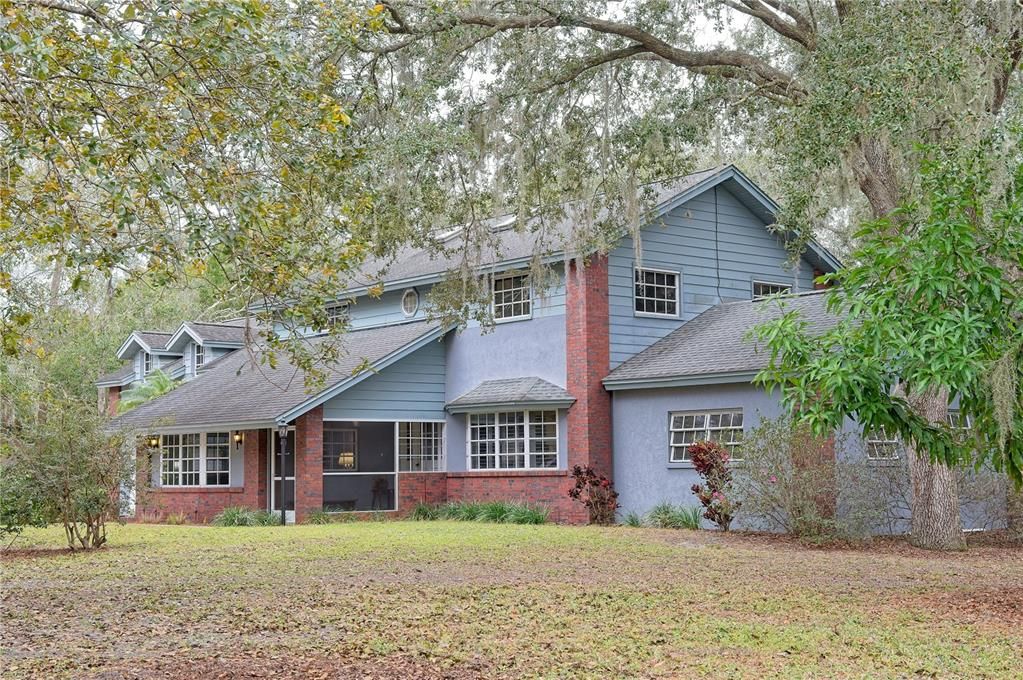 Nestled among beautiful mature oaks