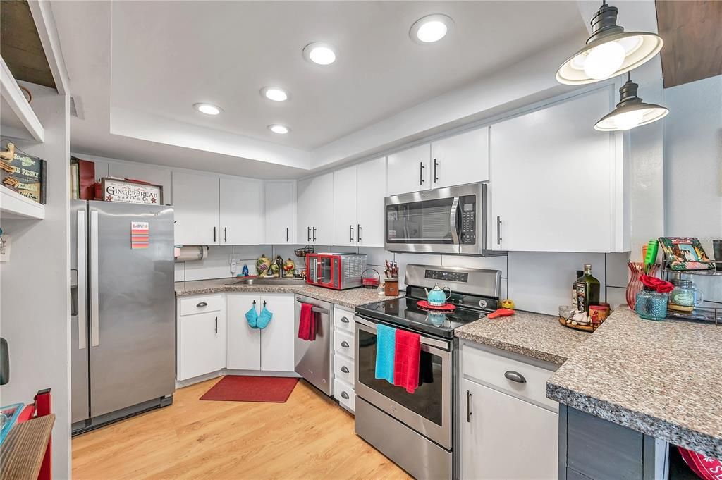 Gorgeous kitchen with Granite counters and stainless steel appliances