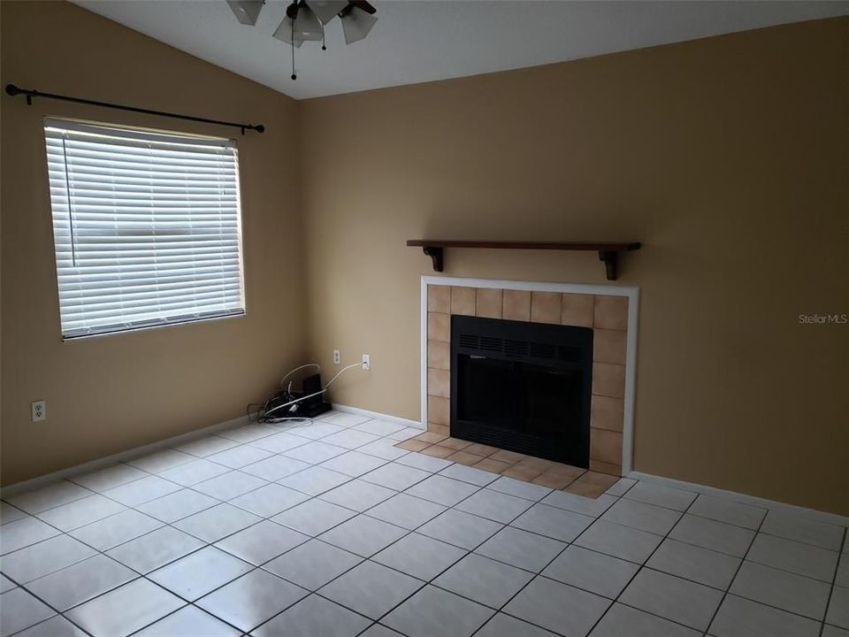 Active With Contract: $1,575 (2 beds, 2 baths, 912 Square Feet)