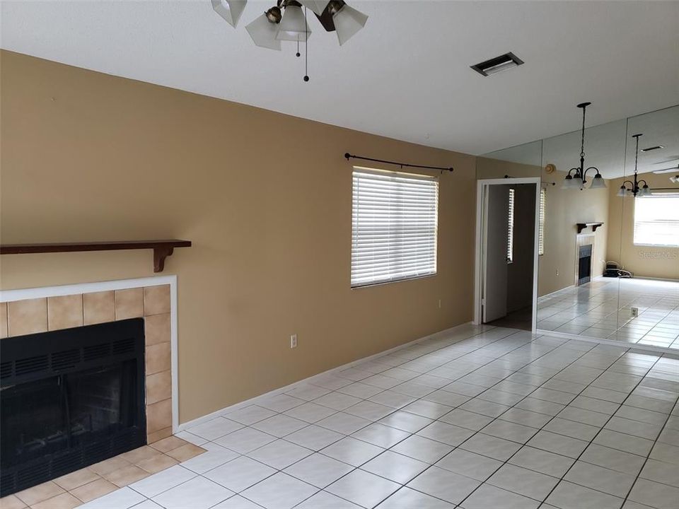 Active With Contract: $1,575 (2 beds, 2 baths, 912 Square Feet)