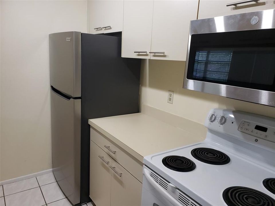 Active With Contract: $1,575 (2 beds, 2 baths, 912 Square Feet)