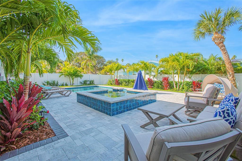 Active With Contract: $3,399,000 (4 beds, 4 baths, 4464 Square Feet)