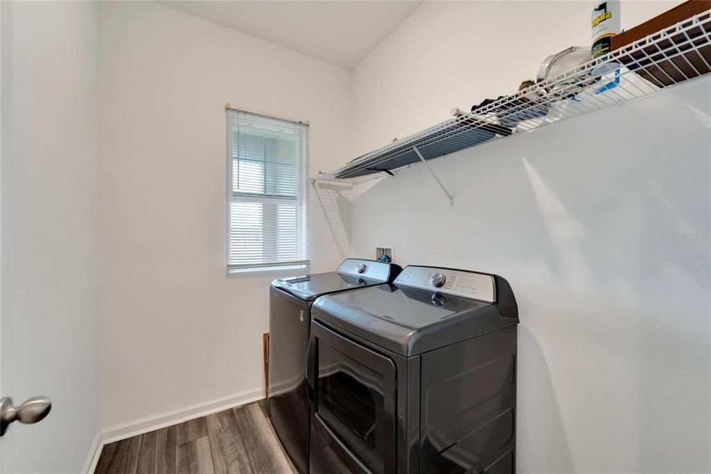 For Sale: $425,000 (3 beds, 2 baths, 1712 Square Feet)