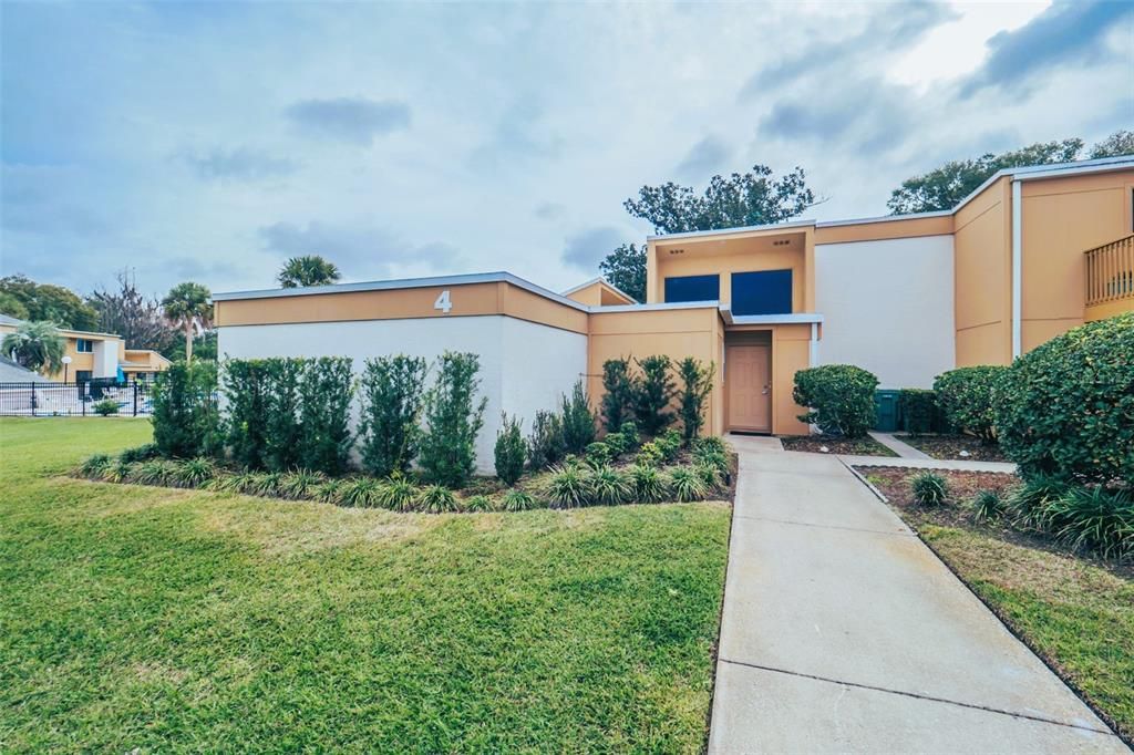 最近售出: $219,000 (2 贝兹, 2 浴室, 1071 平方英尺)