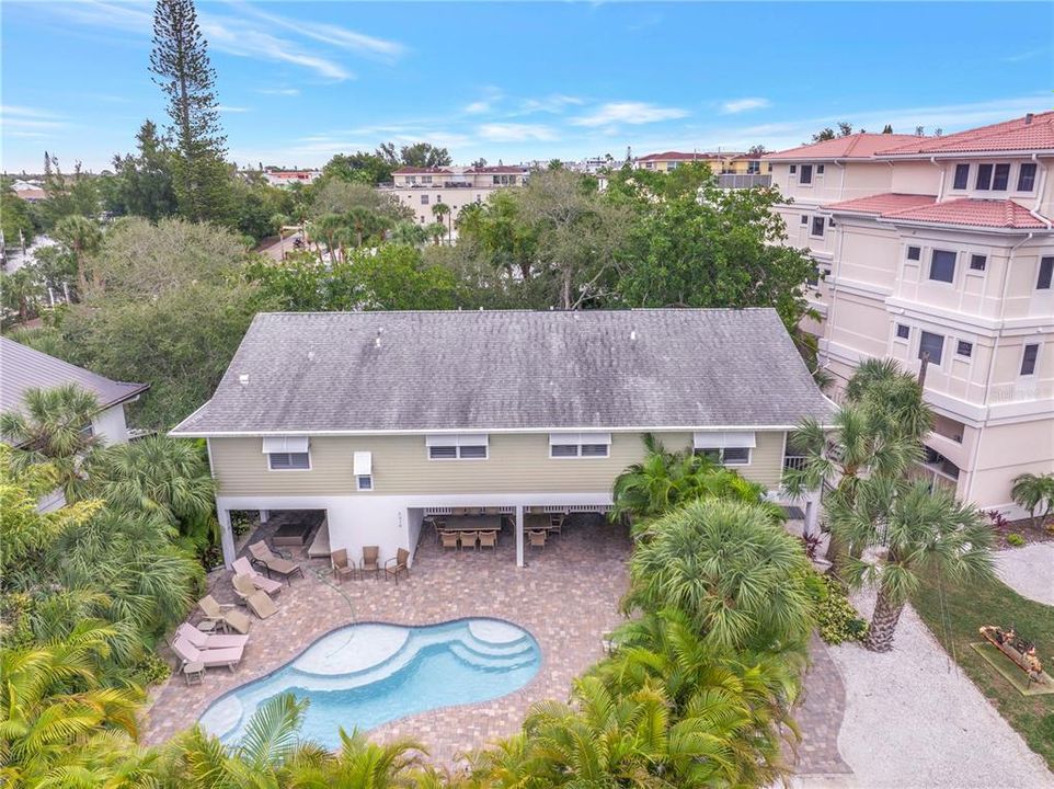 Recently Sold: $3,249,000 (6 beds, 4 baths, 2328 Square Feet)