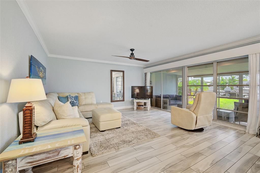 Recently Sold: $495,000 (2 beds, 2 baths, 1125 Square Feet)