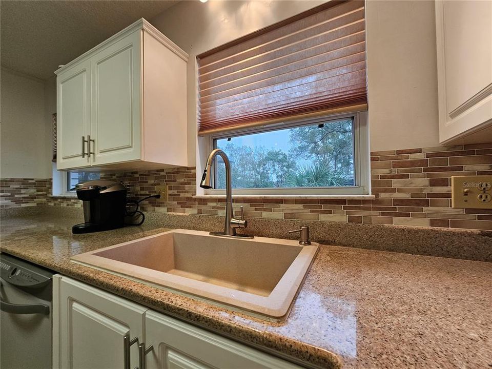For Sale: $259,500 (2 beds, 2 baths, 1276 Square Feet)