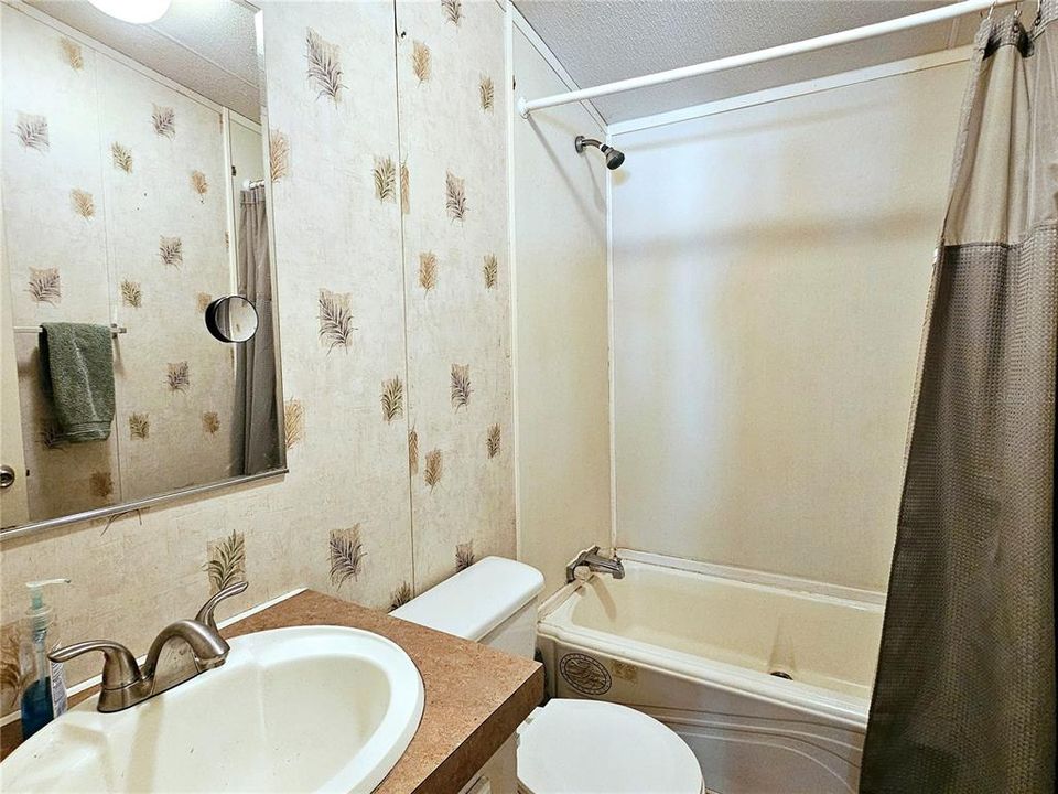 最近售出: $155,000 (3 贝兹, 2 浴室, 1296 平方英尺)
