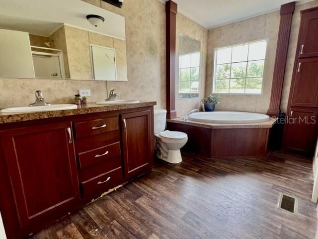 Recently Sold: $189,900 (3 beds, 2 baths, 1352 Square Feet)
