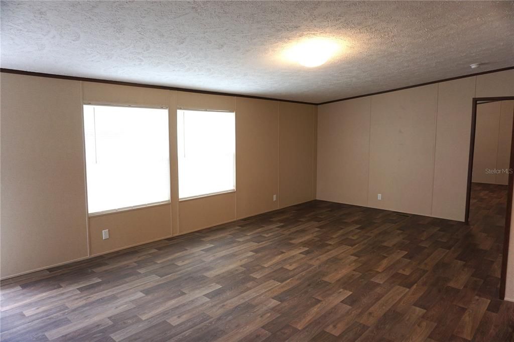 For Sale: $269,900 (3 beds, 2 baths, 1475 Square Feet)