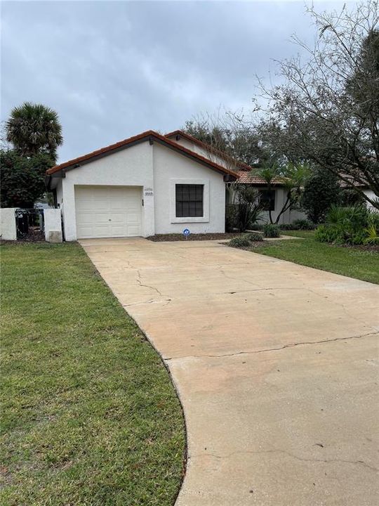 Active With Contract: $2,750 (3 beds, 2 baths, 1443 Square Feet)