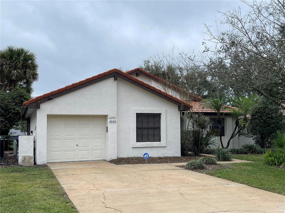 Active With Contract: $2,750 (3 beds, 2 baths, 1443 Square Feet)