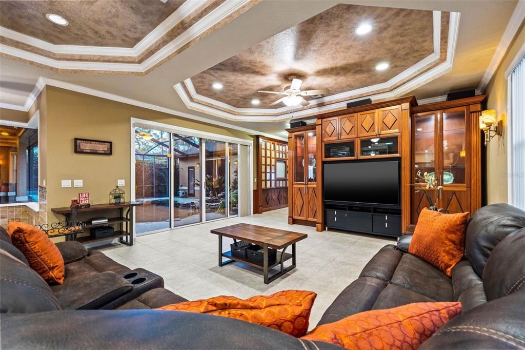 Large great room with tray ceilings