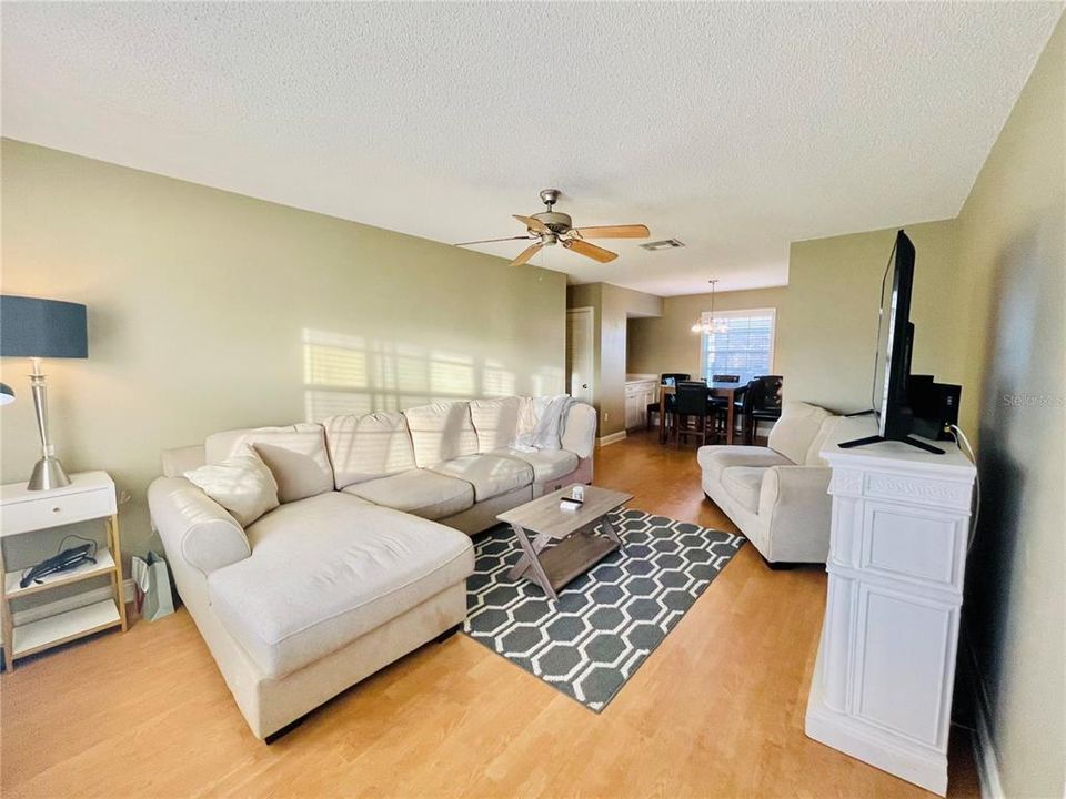 Active With Contract: $138,500 (1 beds, 1 baths, 669 Square Feet)