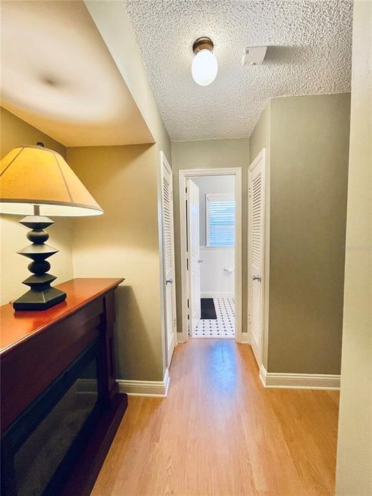 Active With Contract: $138,500 (1 beds, 1 baths, 669 Square Feet)