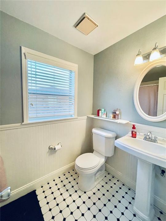 Active With Contract: $138,500 (1 beds, 1 baths, 669 Square Feet)