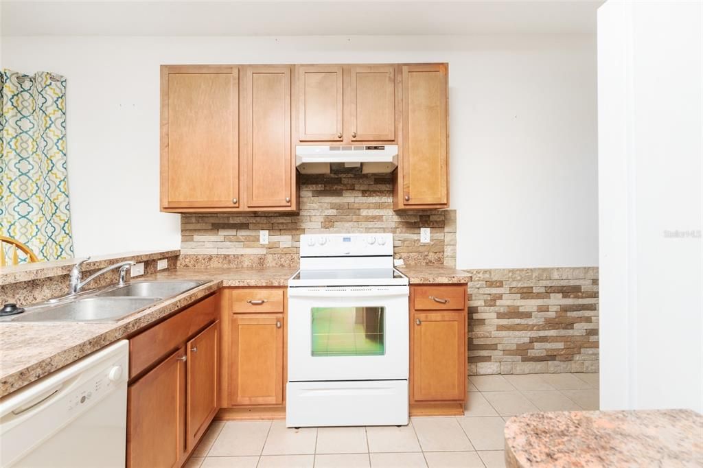 For Sale: $275,000 (4 beds, 2 baths, 1297 Square Feet)