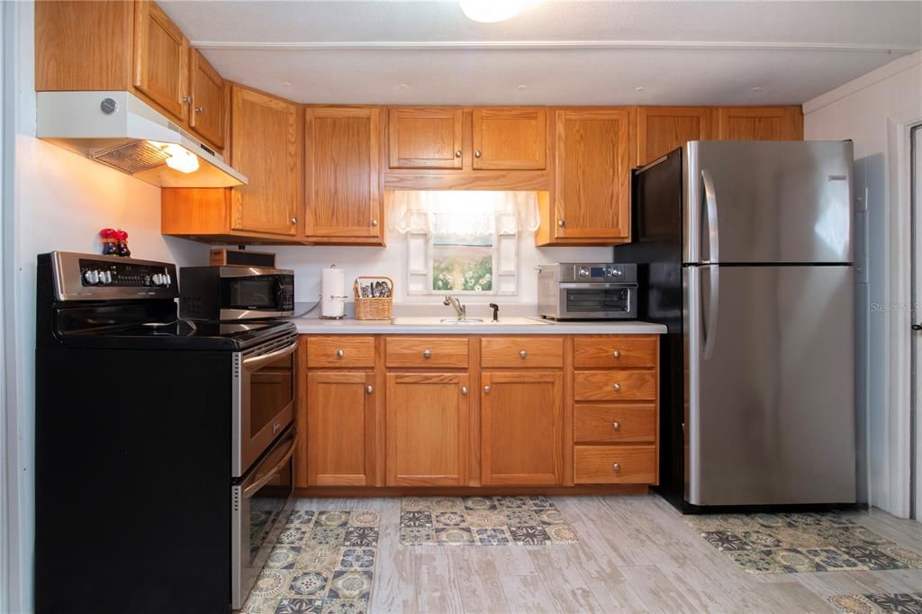 For Sale: $139,900 (2 beds, 1 baths, 708 Square Feet)