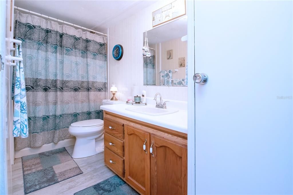 Active With Contract: $139,900 (2 beds, 1 baths, 708 Square Feet)