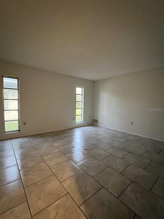 Recently Rented: $1,750 (2 beds, 2 baths, 1400 Square Feet)