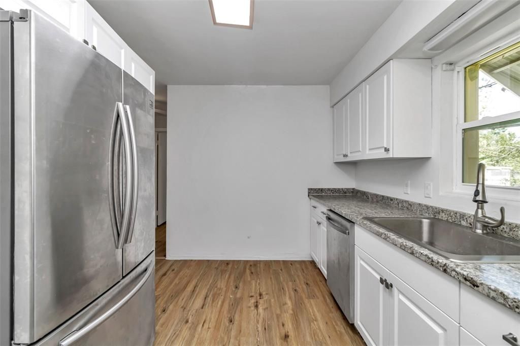 Active With Contract: $159,900 (2 beds, 1 baths, 1215 Square Feet)