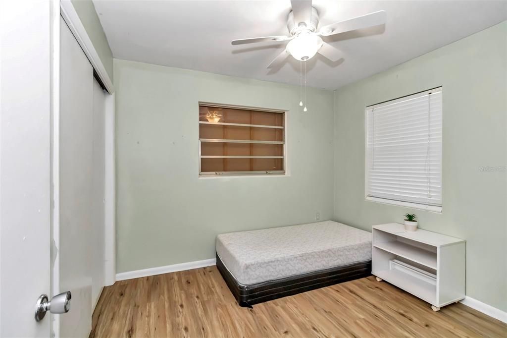 Active With Contract: $159,900 (2 beds, 1 baths, 1215 Square Feet)