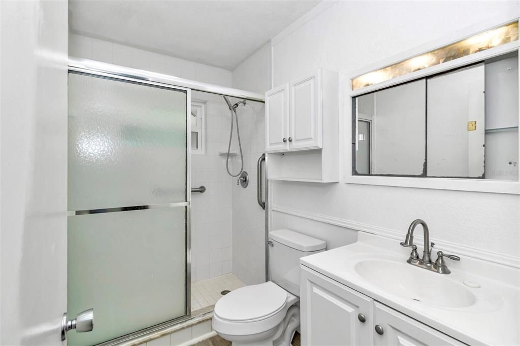 Active With Contract: $159,900 (2 beds, 1 baths, 1215 Square Feet)