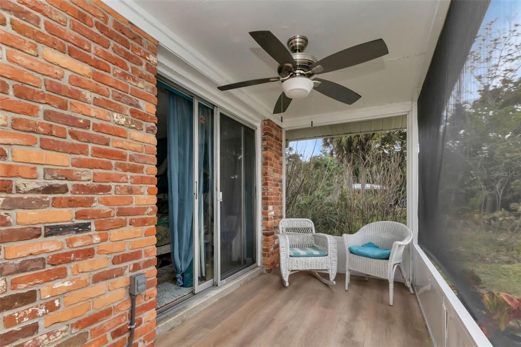 Recently Sold: $229,500 (1 beds, 1 baths, 840 Square Feet)