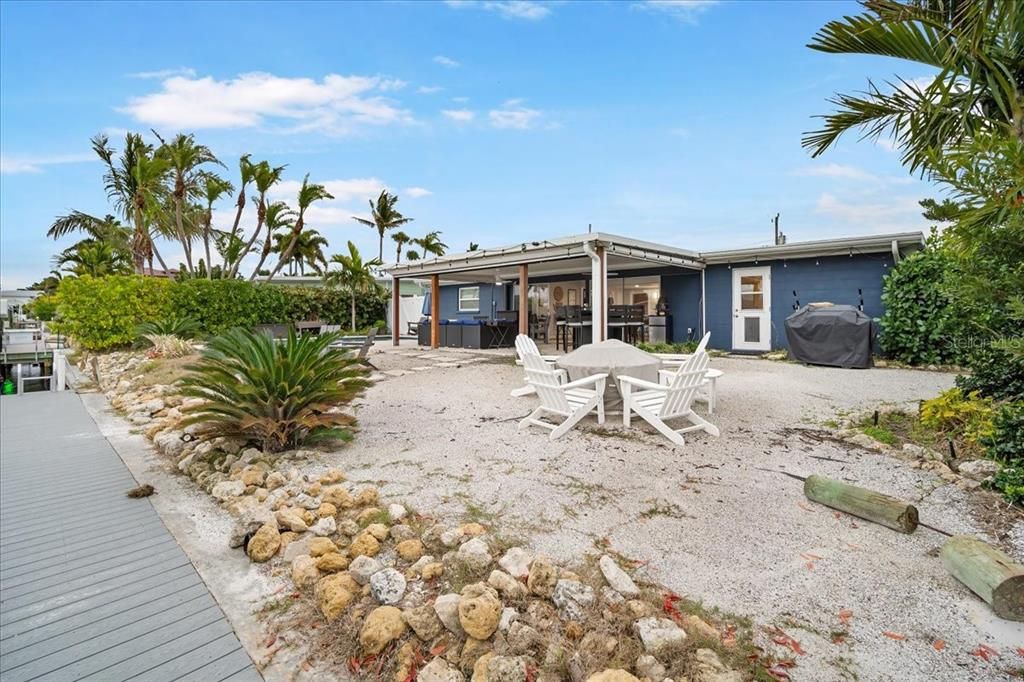 Recently Sold: $1,235,000 (2 beds, 2 baths, 1323 Square Feet)