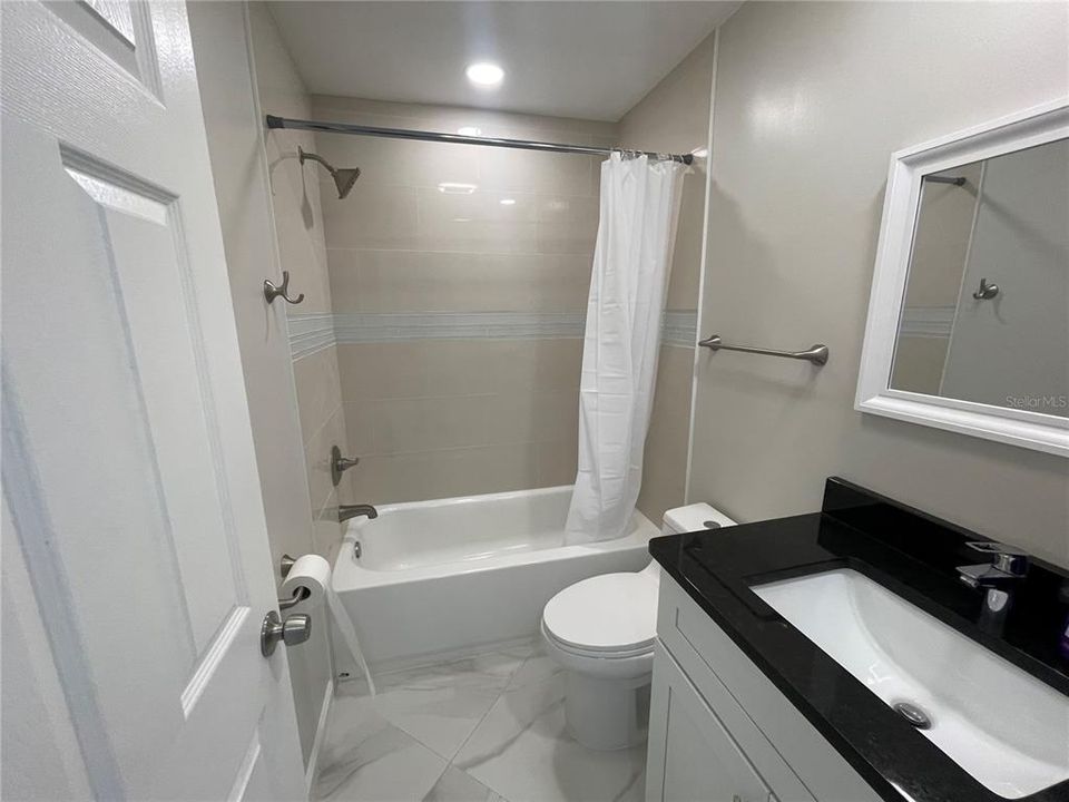 最近租的: $1,950 (2 贝兹, 2 浴室, 1000 平方英尺)