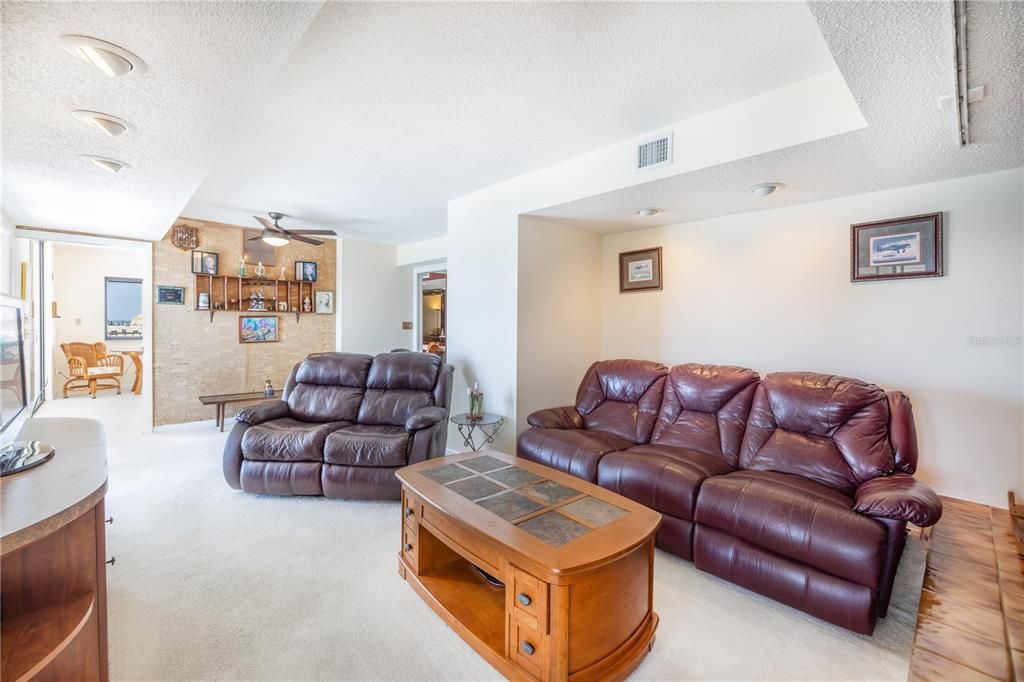Active With Contract: $1,990,000 (4 beds, 2 baths, 2580 Square Feet)