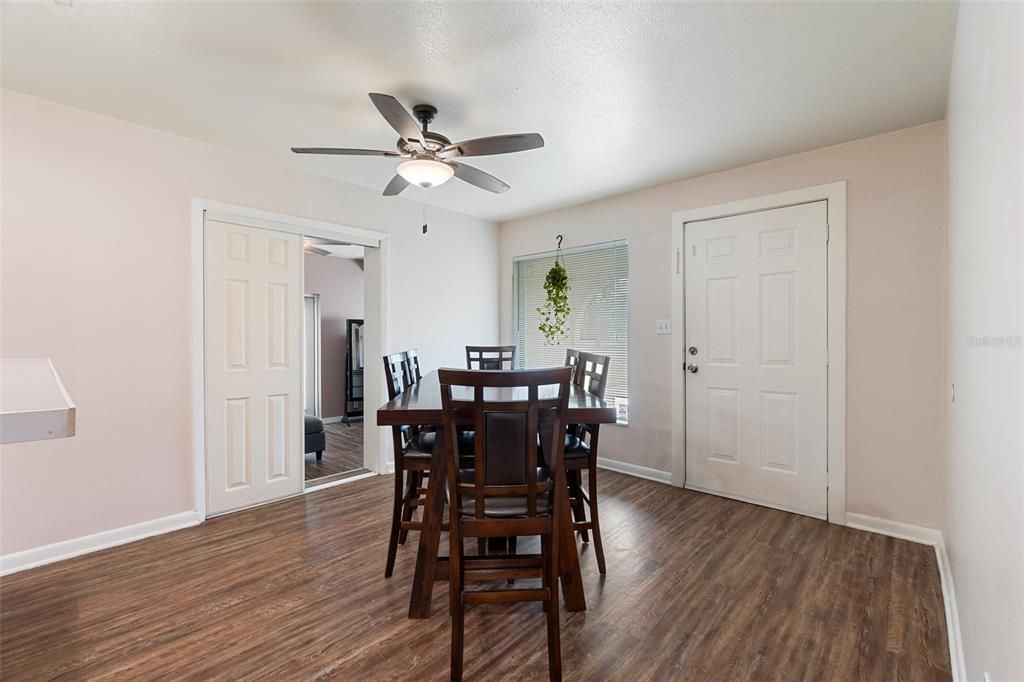 Active With Contract: $199,900 (3 beds, 1 baths, 1052 Square Feet)