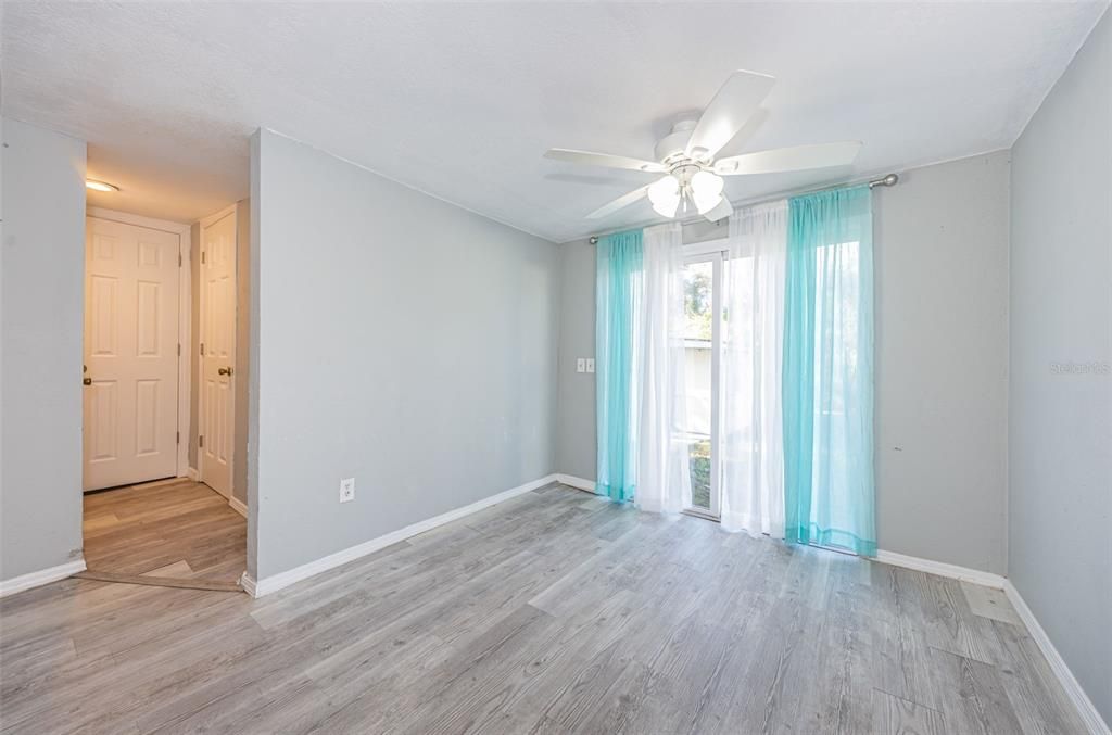 Active With Contract: $157,500 (1 beds, 1 baths, 480 Square Feet)