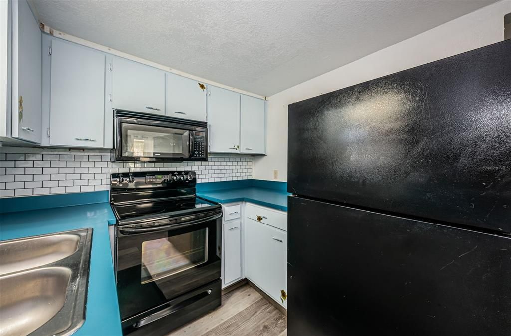 Active With Contract: $157,500 (1 beds, 1 baths, 480 Square Feet)