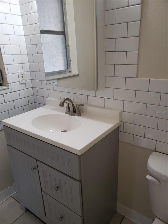 Active With Contract: $1,100 (1 beds, 1 baths, 526 Square Feet)