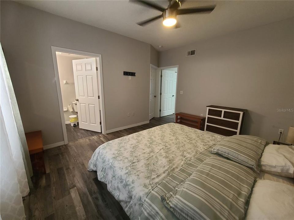 Recently Rented: $1,800 (1 beds, 1 baths, 870 Square Feet)