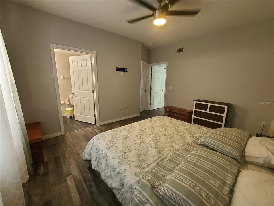 Recently Rented: $1,800 (1 beds, 1 baths, 870 Square Feet)
