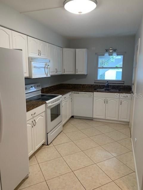 For Sale: $209,000 (2 beds, 1 baths, 765 Square Feet)