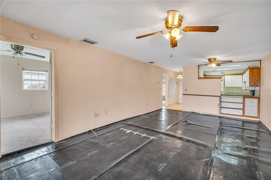 For Sale: $250,000 (2 beds, 2 baths, 1078 Square Feet)