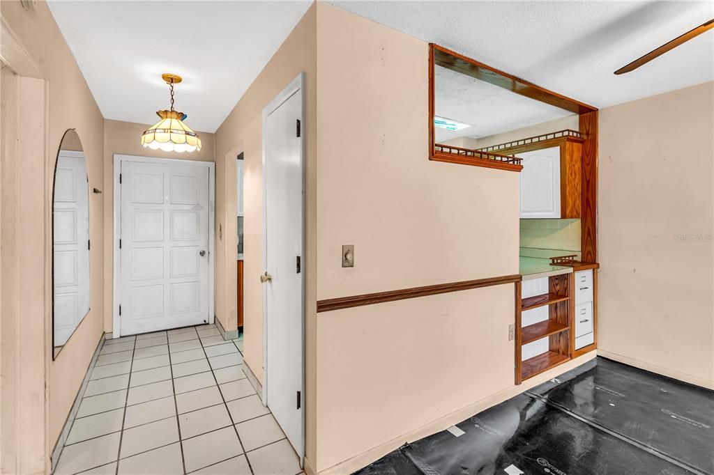 For Sale: $250,000 (2 beds, 2 baths, 1078 Square Feet)